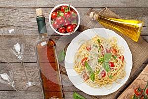 Spaghetti pasta and and white wine