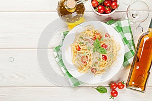 Spaghetti pasta and white wine