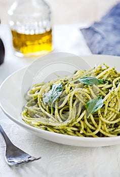 Spaghetti in pesto sauce