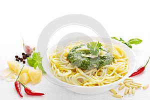 Spaghetti with pesto