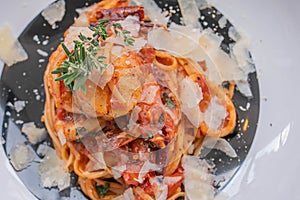Spaghetti with prawns, sea scallops and parmesan