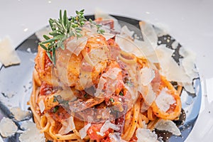 Spaghetti with prawns, sea scallops and parmesan