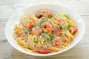 Spaghetti with shrimps and parsley