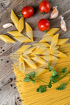 Spaghetti and spices, additional textspace left, topview