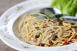 Spaghetti spicy with basil
