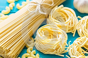 Spaghetti and tagliatelle.