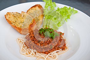 Spaghetti with tomato sauce and minced pork