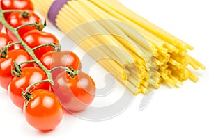 Spaghetti and tomatoes with herbs