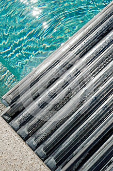 Span for pool. Rolling coating. Pool protection. Rollete. Security. Pure water. Pool protection system