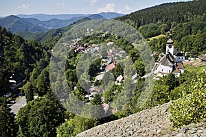 Obec Spania Valley, Slovensko: pohľad na okolitú známu banícku obec.