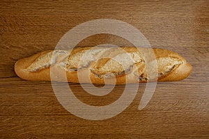 The Spanish bar is a long baked bread, quick to prepare and to eat fresh, very similar in shape and structure to the French