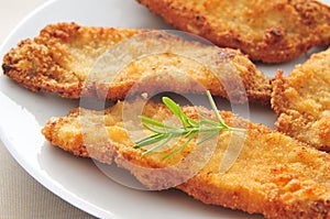 Spanish escalopa de pollo a la milanesa, breaded chicken fillets