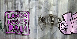 Spanish graffittis on a metallic fence