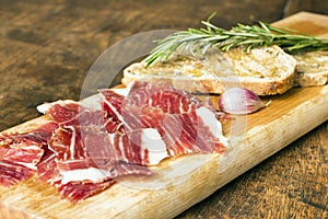 Spanish ham with toasts