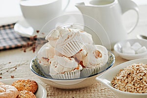 spanish merengues almendrados, baked meringues