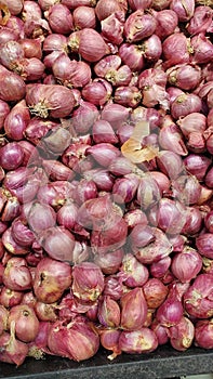 spanish onion batch in the supermarket display