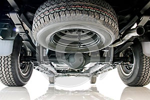Spare tire, axle and suspension of pickup car