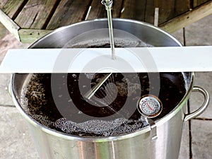 Sparging Mash for Brown Ale with Motion Blur