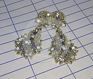 Sparkling voilet ear rings