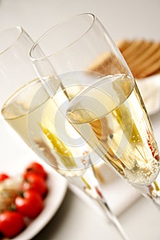 Sparkling wine with appetiser