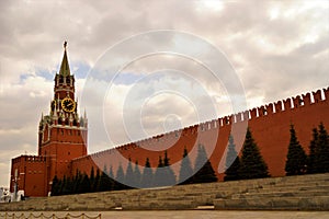 The Spasskaya tower was built in 1491 under the guidance of architect Pietro Solari. In 1624-1625, the English architect photo