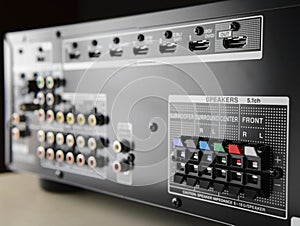 Speaker cable terminals