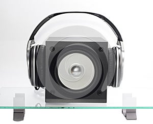 Speaker with headfones