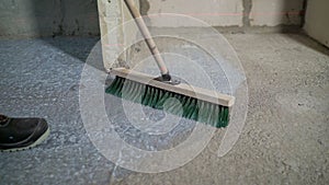 With a special brush, level the primer on the floor. The process of priming concrete floors