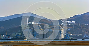 Special continuous ship coal unloader