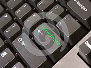 Extrano llave sobre el computadora teclado 