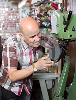 Specialist stitching shoes