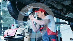 Specialist uses a wrench to tighten a car wheel