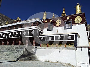 Spectacle Drepung Monastery at 3160 meters above sea level