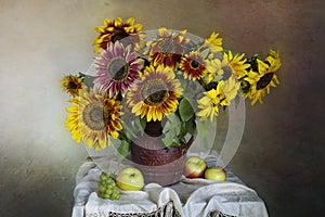 A spectacular bouquet of sunflowers in a vase on a brown background.