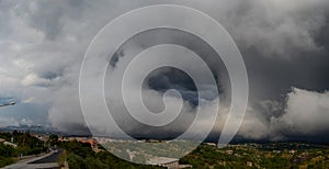 Spectacular and disturbing shelf cloud