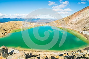 The spectacular landscape of the emerald lake in Tongariro national park, North Island, New Zealand.