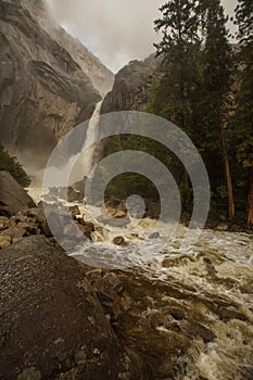 Spectacular views to the Yosemite waterfall in Yosemite National