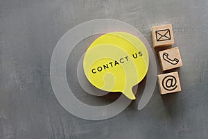 Speech bubble with text CONTACT US