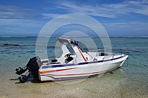 Speed boat with outboard motor engine