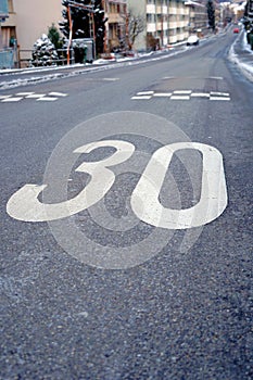 Speed limit marking of 30 km per hour zone as a form of speed management .