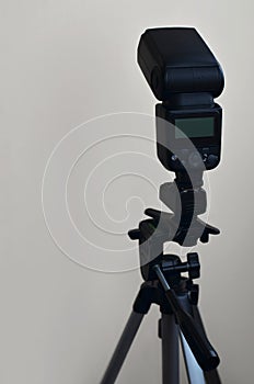 Speedlight gun with trigger set mounted on tripod