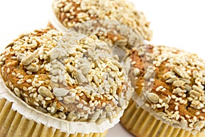 Spelt muffins with sesame and grains