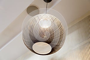 Spherical hanging lamp with criss-crossed wire