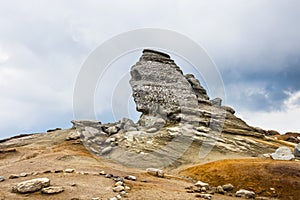 Esfinge rocoso estructuras en montanas 