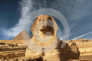 Sphinx and pyramid img