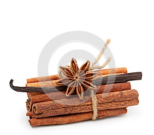 Spices: vanilla, star anise, cinnamon sticks