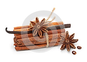 Spices: vanilla, star anise, cinnamon sticks
