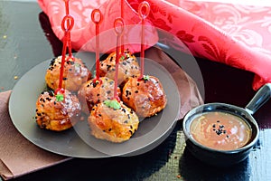 Spicy chicken balls in sweet chilly glazur