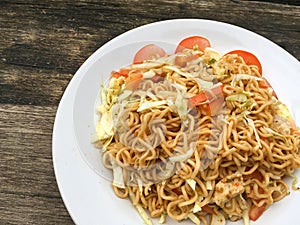 Spicy dry noodle salad