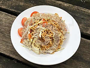 Spicy dry noodle salad